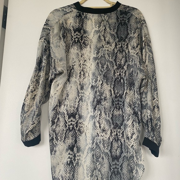 Zara Basic Snakeskin V-Neck Tunic, Size M - Picture 7 of 9